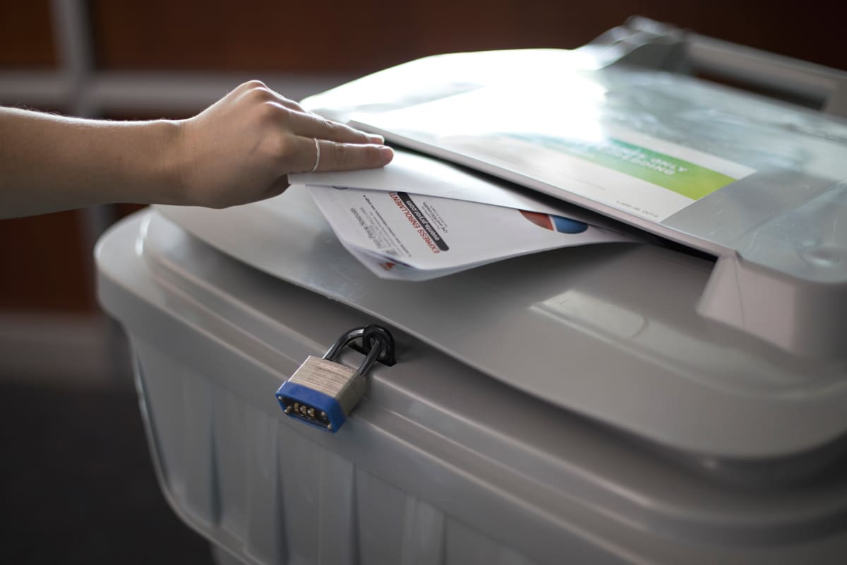 Black & Decker Confidential Paper Shredder BD-890A For $10 In Issaquah, WA