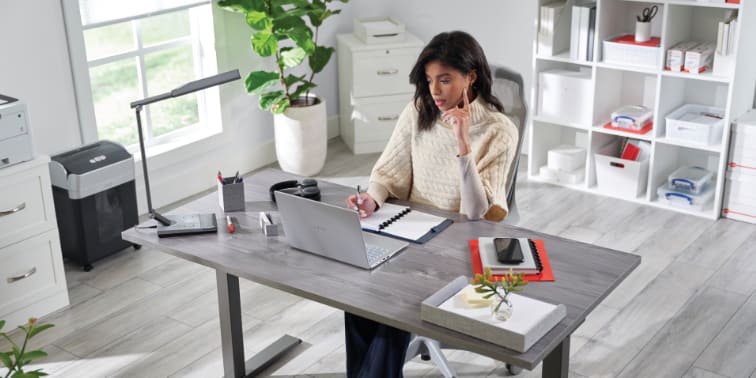 Choose the Best Office Desk for Your Small Business