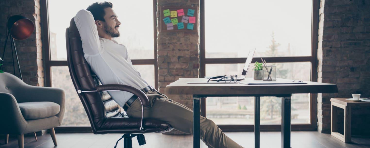 High backrest or low backrest on your office chair? It depends on your  posture and your activity 