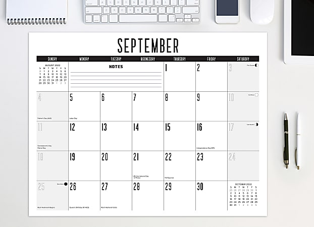 Willow Creek Press Desk Calendar, 17" x 22", Basic, January To December 2022