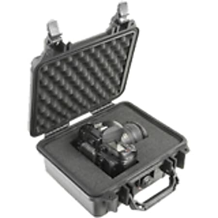 Travel case store for camera