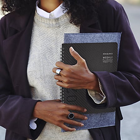 AT A GLANCE Contemporary 2026 Weekly Monthly Planner Charcoal Large 8