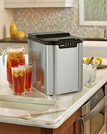 Igloo 44-lb Ice Maker and Dispensing Ice Shaver 