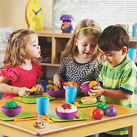 Learning Resources New Sprouts Clean It – Set Giocattolo Pulizie Per Bambini – Paletta, Scopa, Spruzzino, Spugna – Gioco Di Ruolo - 4