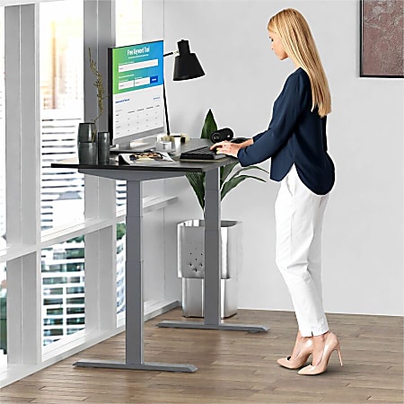 Motorized computer table 2025