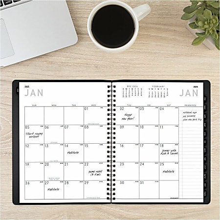 2025 AT A GLANCE Contemporary Monthly Planner 7 x 8 34 Black