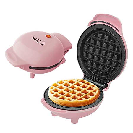 Brentwood® 400-Watt Non-Stick Mini Waffle Maker, 5-In., Pink