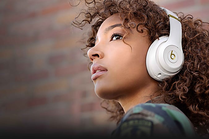 Beats by Dr. Dre Studio3 Wireless Over Ear Headphones White Beats by Dr. Dre Studio3 Wireless Over Ear Headphones White