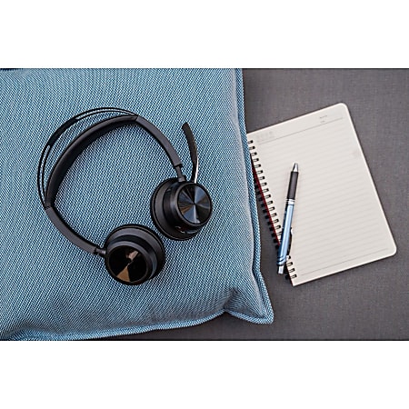 Poly Voyager Focus 2 USB A Bluetooth Stereo Headset Siri