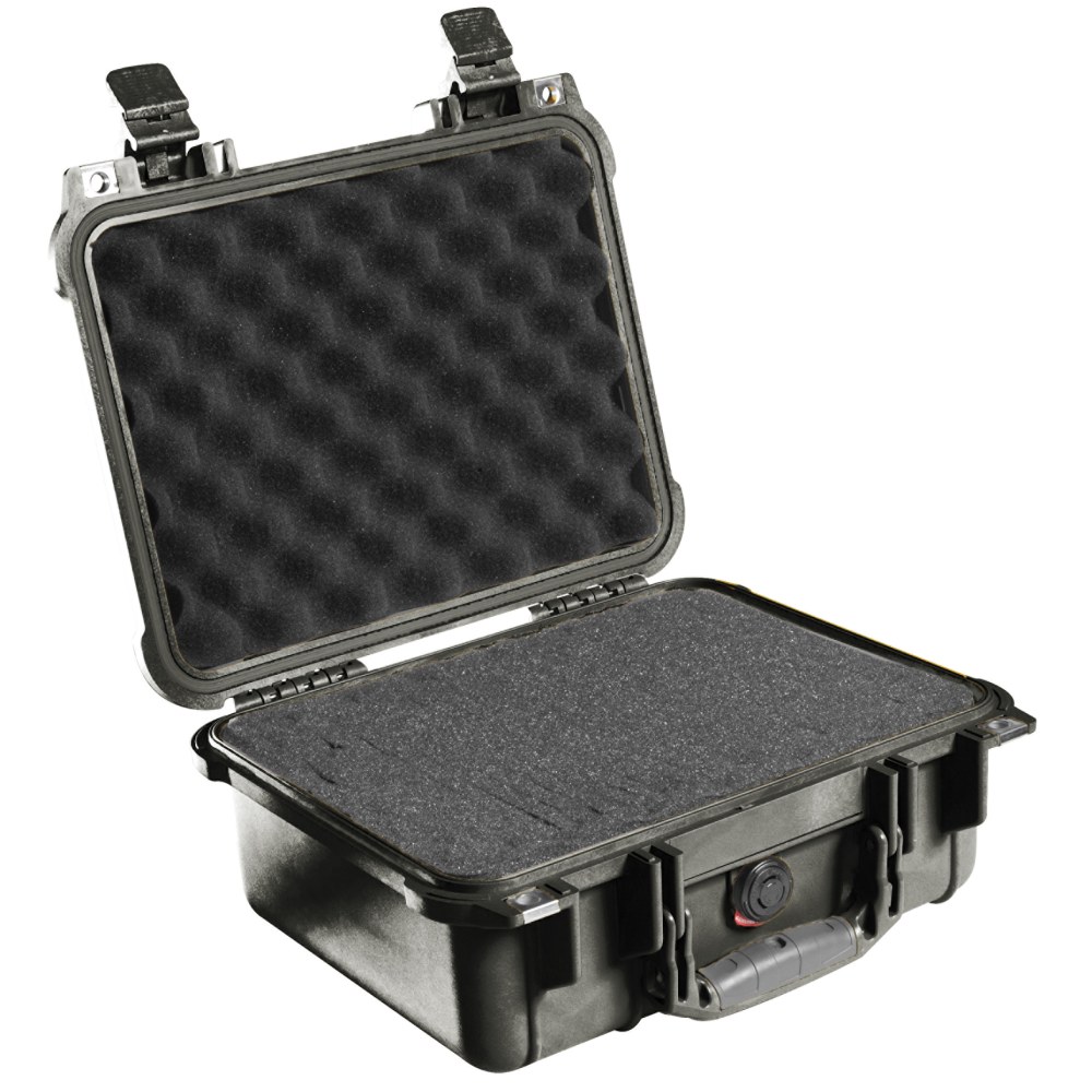 米軍放出品　PELICAN CASE 1650 ブラック　送料無料 Pelican 1650 Case in Black with Red Foam Inserts