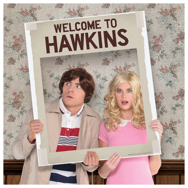 Stranger Things Scene Setter with Giant Photo Frame, 2 Posters and a Frame