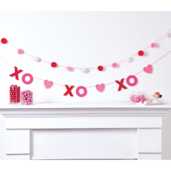 Amscan XOXO Valentine's Day Plastic Banner Set, 72" x 4-3/4", Red/Pink, Set Of 2 Banners
