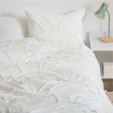 Dormify Andie Arched Tufted Comforter and